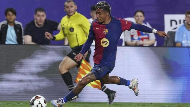 每体：为入选墨西哥队大名单，樱桃后卫胡利安-阿劳霍想转会