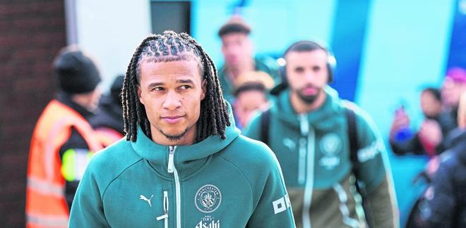 世体：巴萨显然没有足够资金引入阿克，更倾向租借一名中卫