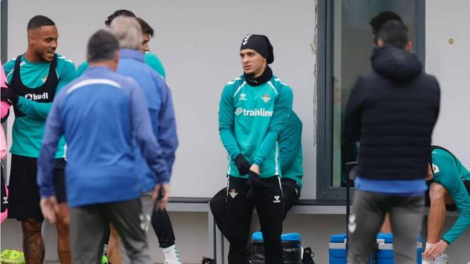 阿斯：安东尼回归了贝蒂斯的训练，他已准备好首发出战皇马