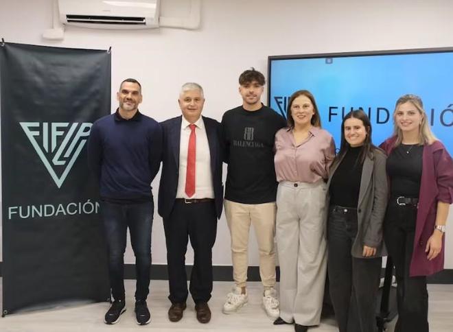 阿斯：劳尔-阿森西奥赛场上饱受极端辱骂，场下却长期致力慈善