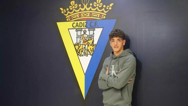 每体：巴萨密切关注加的斯小将罗萨多，已联系其核心团队