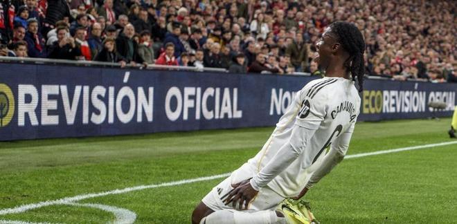 阿斯：由于巴尔韦德要踢右后卫，卡马文加将回到首发中场位置