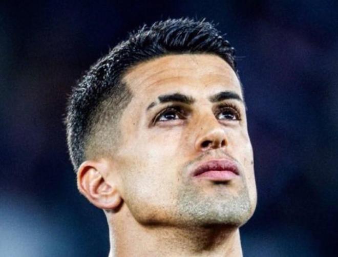 马卡：巴萨正在考虑引进坎塞洛，不过弗里克更想要中后卫