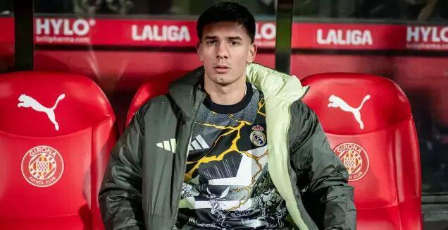 从主力沦为铁板凳！皇马18岁新援拒绝外租 恐无缘世界杯