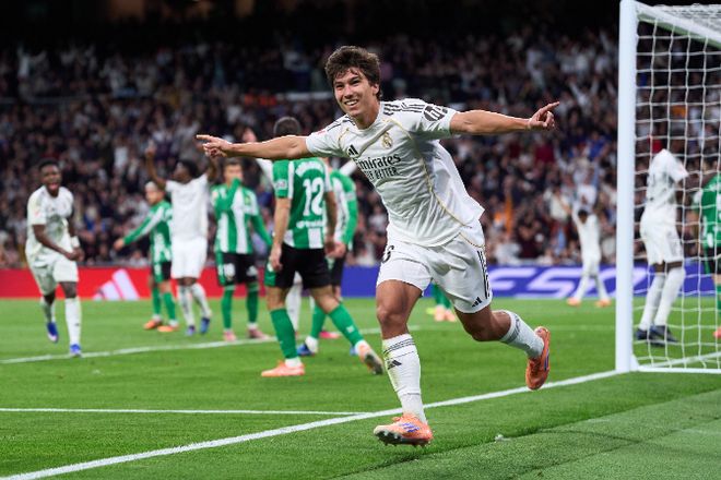 超级世界波！贡萨洛双响炮，皇马生涯首次，姆巴佩激动鼓掌