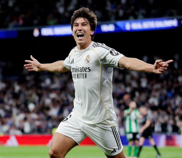 7万人鼓掌！皇马21岁小将封神战：完美戴帽 佛爷亲自祝贺