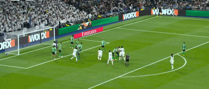 角球头球破门，劳尔-阿森西奥代表一线队出场64次打进首球