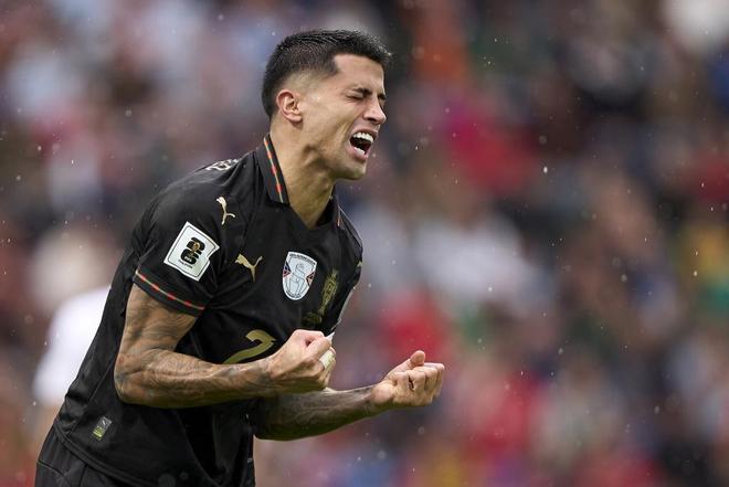 体坛联播｜坎塞洛租借加盟巴萨，格瓦迪奥尔右腿胫骨骨折