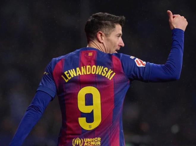 记者：利雅得新月已向巴萨提议将莱万加入坎塞洛的交易