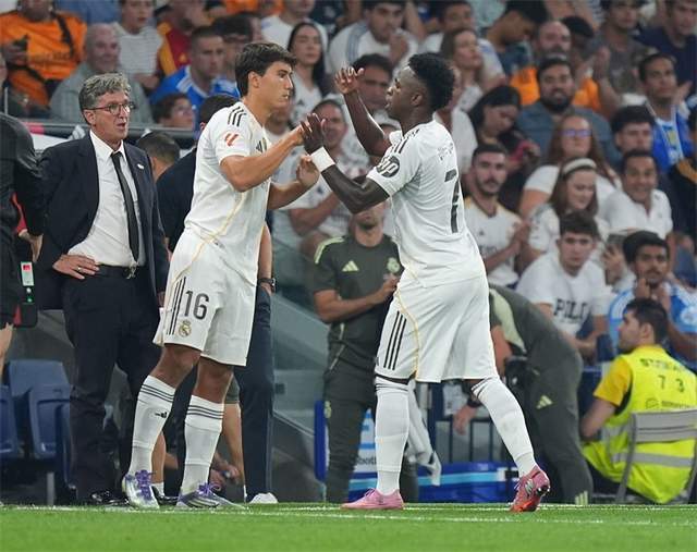 维尼修斯不满皇马队友！向阿隆索抱怨：都想带球 球迷却嘘我