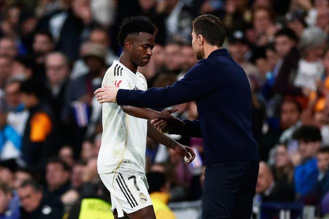 重磅！切尔西冬窗1.35亿镑报价熊皇 皇马考虑出售 18场0球遭狂嘘