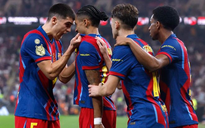 疯狂3-2！巴西锋霸梅开二度，巴萨惊险夺冠，皇马倒下