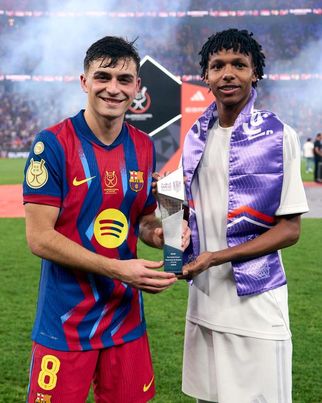 直塞助攻莱万破门，佩德里获得西超杯决赛最佳助攻奖