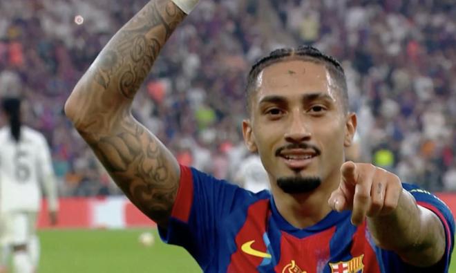 拉菲尼亚决赛对阵皇马打入4球，自2000年以来仅次于梅西