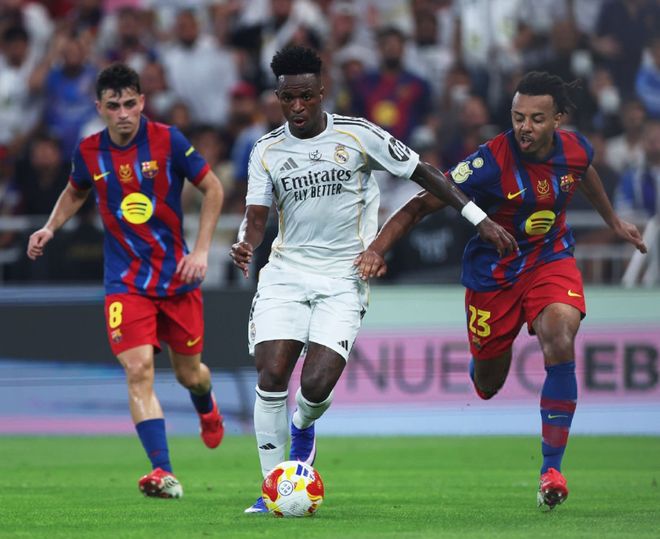 熊皇天秀进球难救主，莱万比肩梅西拉神双响，巴萨3-2复仇皇马