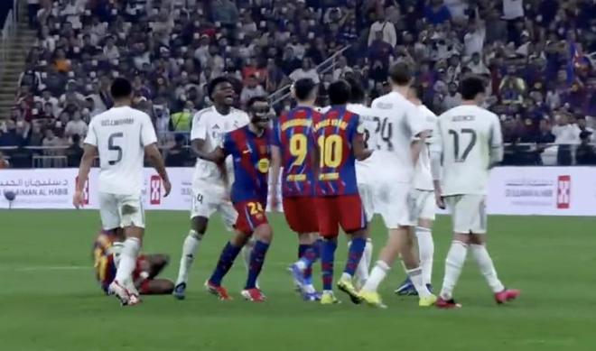 有点小摩擦，马卡：亚马尔在场上质问赫伊森是否疯了