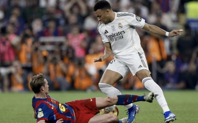 在西超杯决赛最后阶段被罚下，国王杯1/8决赛中德容将被停赛