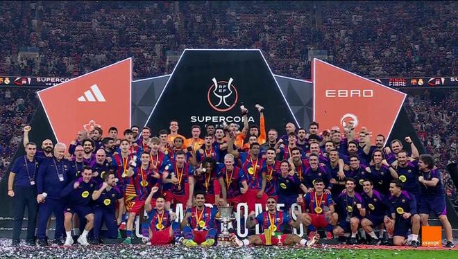 皇马丢冠！神奇3分钟3球，10人巴萨3:2加冕，姆巴佩难救阿隆索！