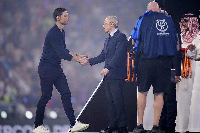 重磅突发：皇家马德里主教练阿隆索下课！原卡斯蒂亚主帅阿韦洛亚火速接替，出任皇马一线队主教练