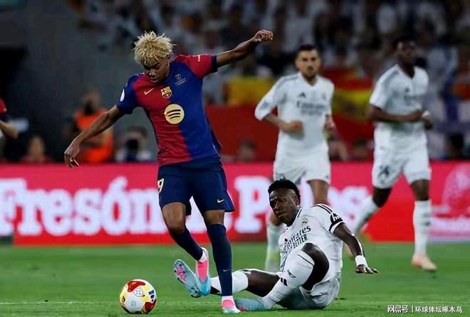 巴萨3-2皇马夺西超杯冠军：补时三球狂飙 拉菲尼亚双响绝杀