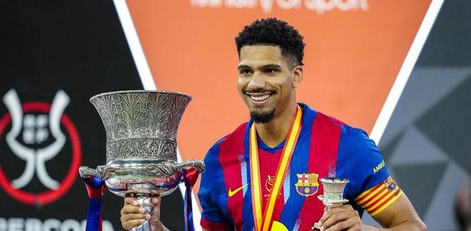 世体：阿劳霍曾在西超杯决赛前发表演讲，以队长身份鼓舞全队