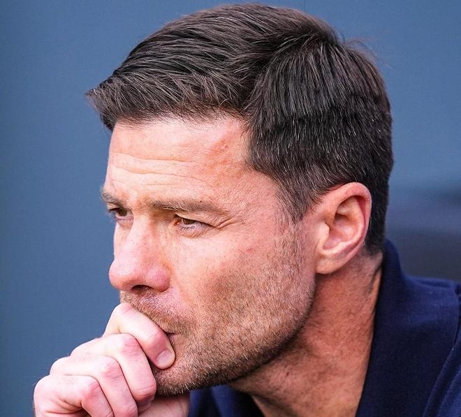 皇马官方：与阿隆索协商达成一致，终止其主教练职务