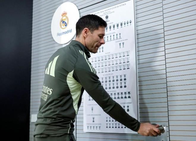 阿斯发布球迷投票：80%球迷认为皇马解雇阿隆索是错误的决定