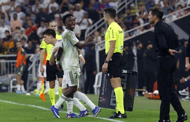 巴萨正义必胜！巴萨战胜皇马，阿隆索完败弗里克