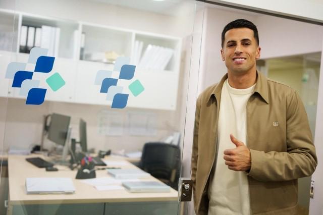 官方：坎塞洛今日加盟巴萨