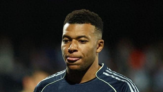 老实人！姆巴佩带伤出战，只为力保阿隆索帅位