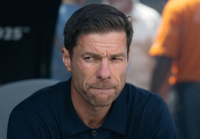 阿隆索下课只因“炸弹三人组”？维尼修斯带头抗命，皇马太难带