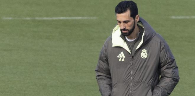 世体：阿韦洛亚要维持好与队内球星的关系，这是其执教的关键