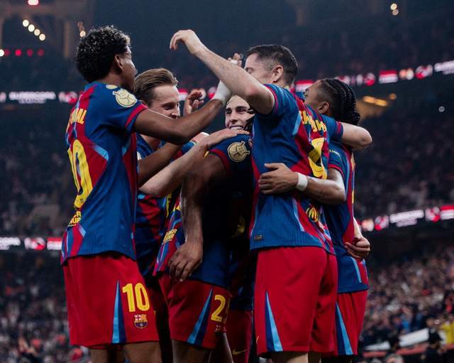 凌晨4点 领头羊对决！巴萨冲11连胜+晋级8强 飞翼回归首秀