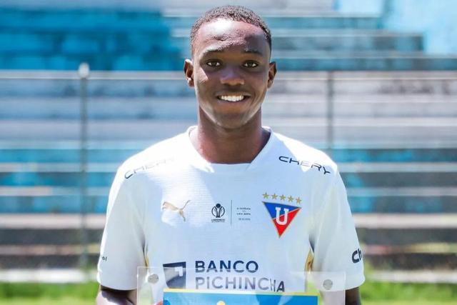 英媒：巴萨已采取行动签约卡斯蒂略，曼联也对其展露出兴趣