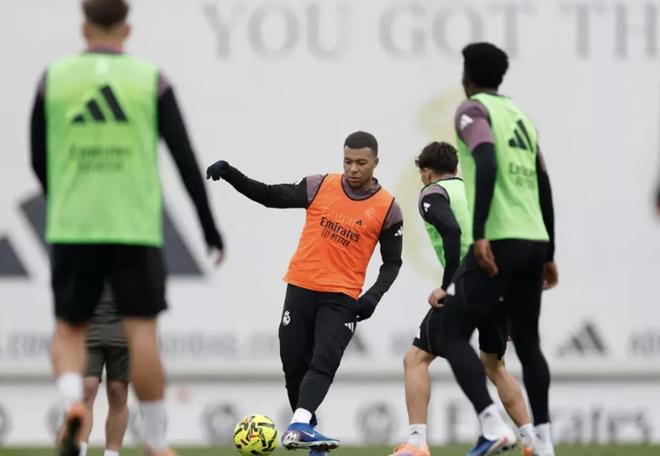 马卡报：姆巴佩在训练中膝盖仍有不适；罗德里戈可能会复出