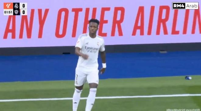 不满球队近期表现，皇马球迷用嘘声对待皇马球员