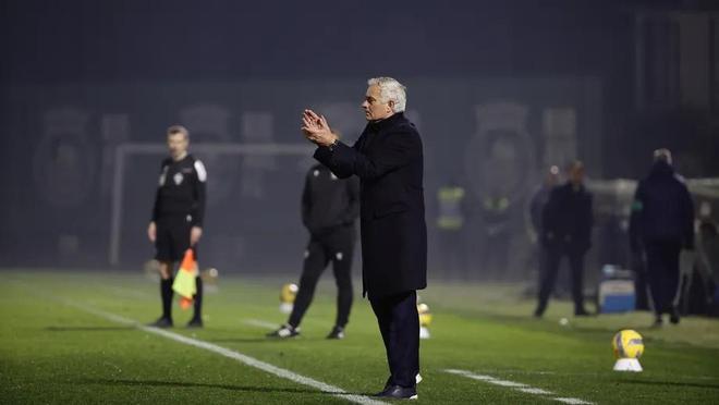 穆里尼奥回应重返皇马传言：别让我再演肥皂剧了，我不感兴趣