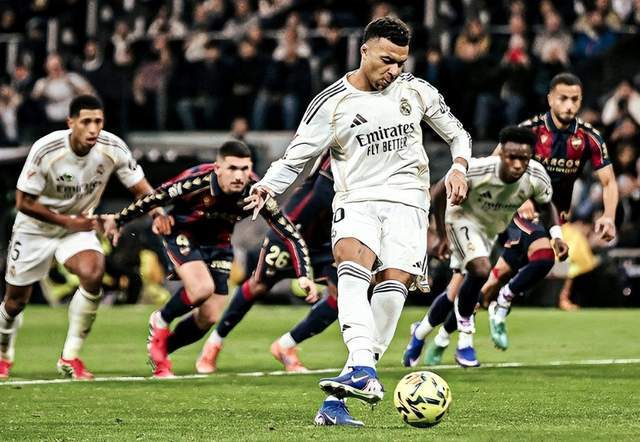 皇马球迷喝倒彩：90分钟狂嘘 高喊佛爷下课！主场如同客场