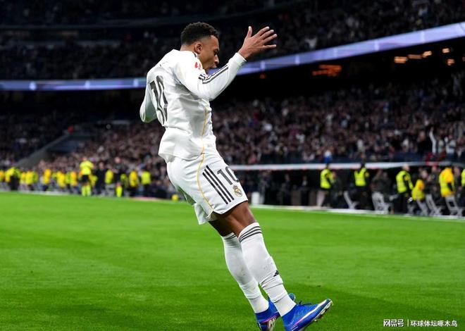 伯纳乌见证新帅首胜：姆巴佩点射建功 皇马2-0力克莱万特