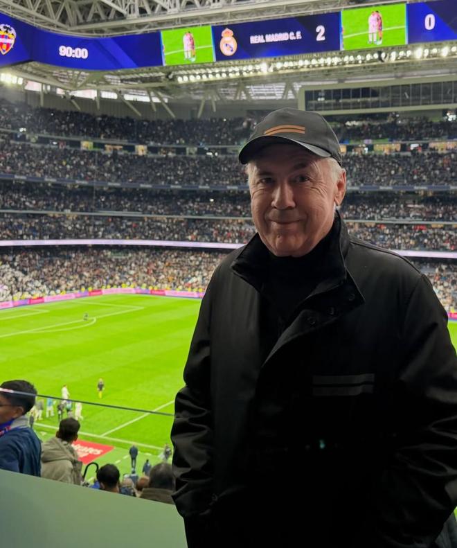 安切洛蒂回伯纳乌看球并社媒发文：看到皇马取胜真的很开心