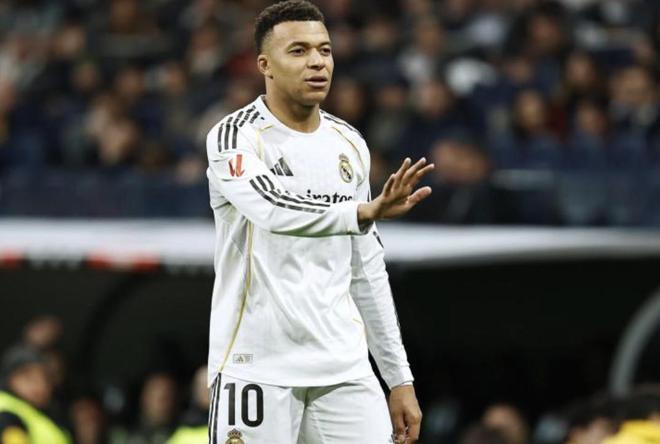 队报：皇马有人认为姆巴佩应承担风险，阿隆索曾跟他提出打封闭