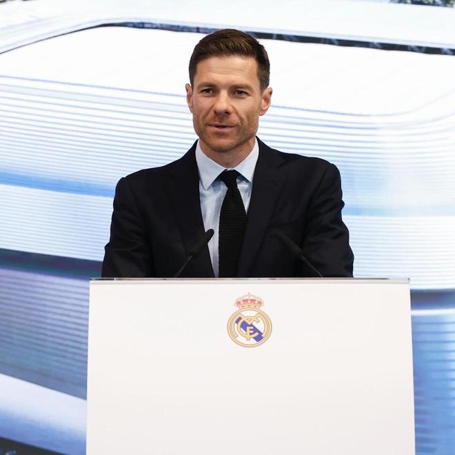 合作七个月，花了2400万欧元：夏窗邀阿隆索回归执教是个错误