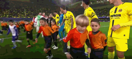 半场：黄潜0-0阿贾克斯，温达尔射门被扑，阿贾克斯2射正