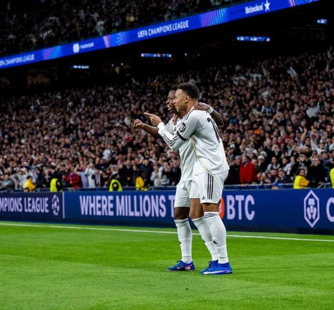 姆巴佩双响追平C罗神迹，维尼修斯独造4球，皇马6-1血洗摩纳哥