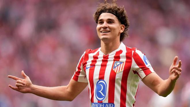 记者：包括巴萨在内的多支豪门关注阿尔瓦雷斯的动态