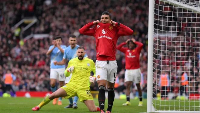 胖虎离队加速曼联中场重建：梅努续约 再签皇马铁腰？