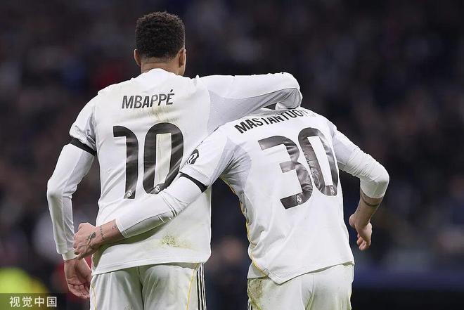 今晚打响！西甲焦点大戏：皇马战黄潜 银河战舰赢球就登顶