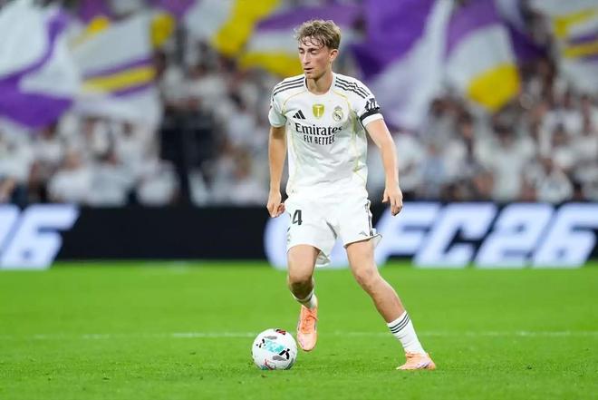 伯恩茅斯总监：赫伊森是目前唯一一名可能赢得金球奖的中后卫