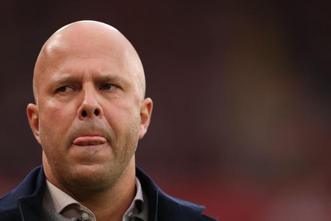 英超5轮不胜领先曼联1分，西媒曝利物浦联系阿隆索，斯洛特危险了