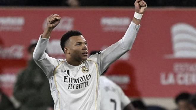 西甲：姆巴佩梅开二度，皇马暂压巴萨重新登顶